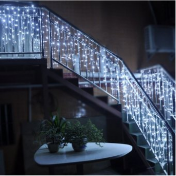 Instalatie LED Alba, tip Perdea Luminoasa cu Franjuri Inegali, 12m lungime, 60 cm Inaltime, Cod  Alb WoW Instalatie LED Alba, tip Perdea Luminoasa cu Franjuri Inegali, 12m lungime, 60 cm Inaltime, Cod  Alb WoW