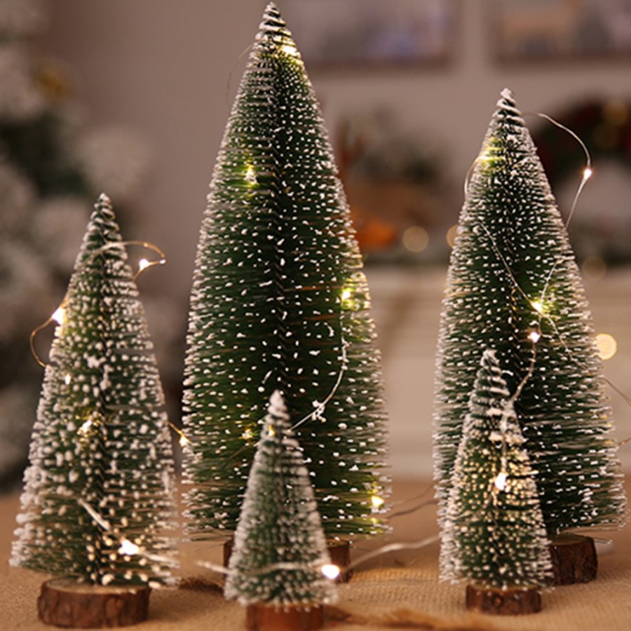 Mini brad decorativ realizat din plastic pentru Craciun cu suport lemn,20 cm - Brazi -wowreduceri.ro Mini brad decorativ realizat din plastic pentru Craciun cu suport lemn,20 cm ( Brazi )